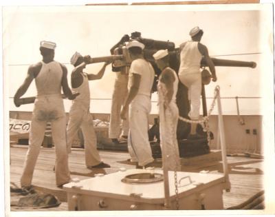 WWII Press Photo Coast Guard Artillery Gun