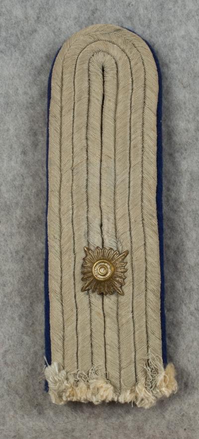 German Medical 1st Lieutenant Shoulder Board