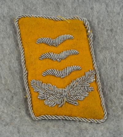 WWII German Luftwaffe Hauptmann Flight Collar Tab