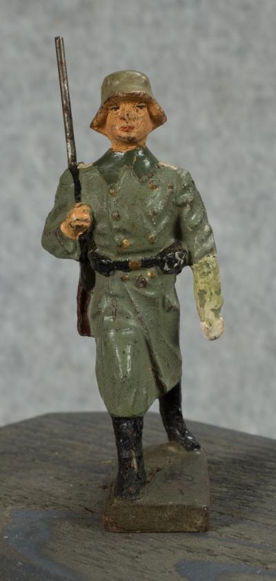 WWI German Marching Soldier Lionel