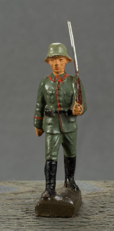 WWI German Marching Soldier Lionel
