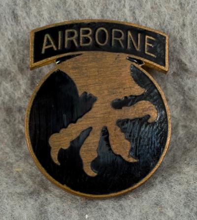 DUI DI Crest 17th Airborne Division Pin